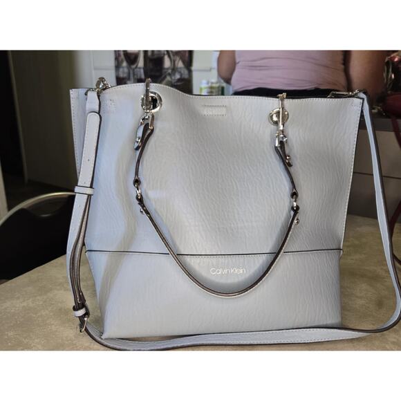 Calvin Klein blue reversable leather tote with matching pouch - Picture 6 of 8